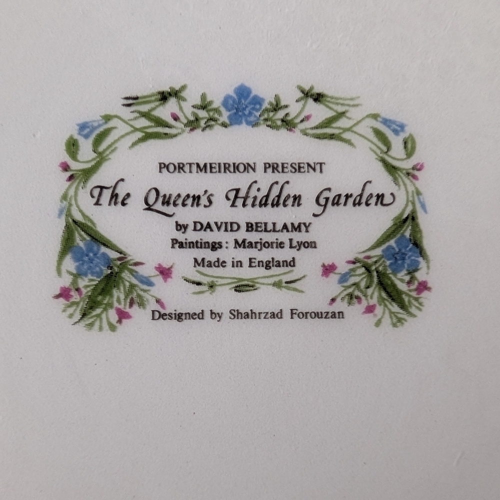 Portmeirion Queen's Hidden Garden Periwinkle Blue Floral Casserole Pot & Cover - Picture 12 of 14